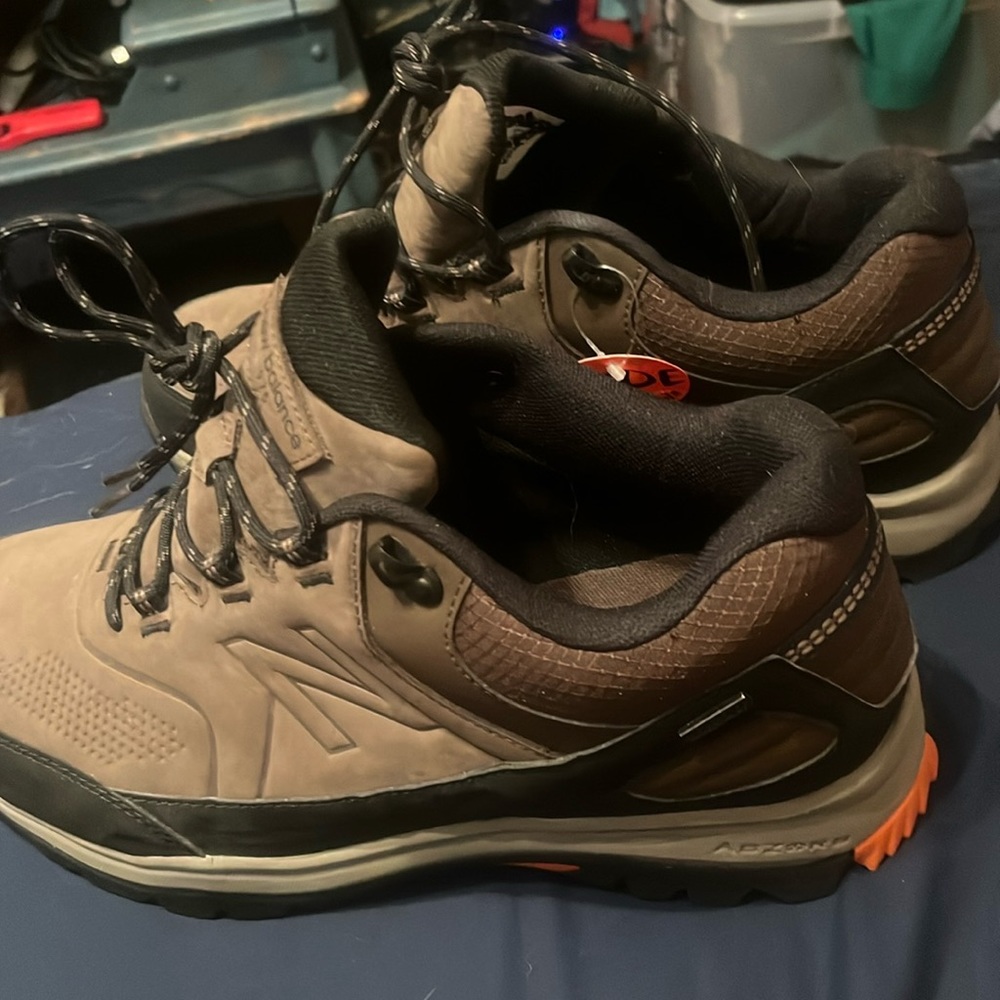 Men’s new balance brand new hiking trail shoe sneakers